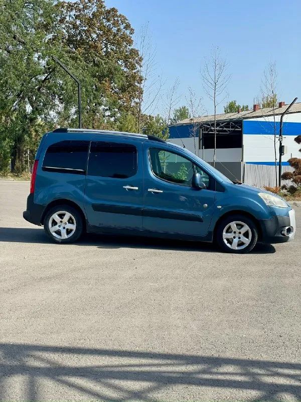 Продам peugeot партнер ( peugeot partner) год выпуска 2011 коробка передач: механическая двигатель: 1,6 турбо привод: передний пробег: 260000 км средний расход: 7 л один владелец, кондиционер, гур, подушки безопасности, центральный замок. Цена 700000₽. Телефон +79493162927 донецк
📞 Звоните: +7(949)3162927 - фотография - 2