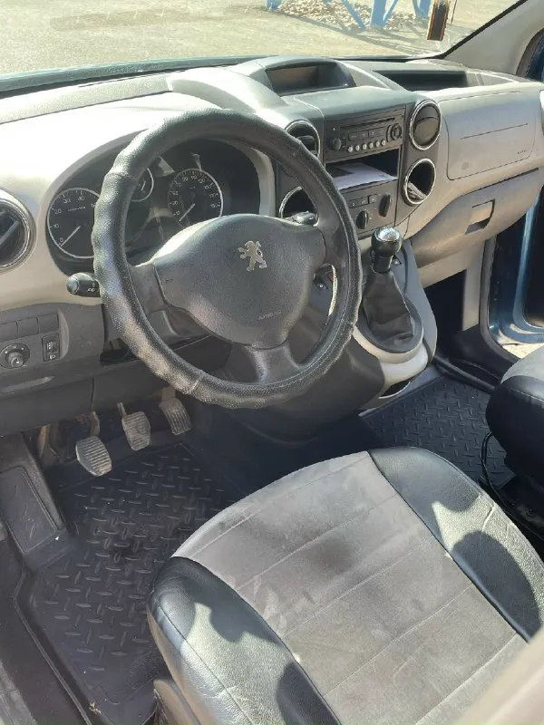 Продам peugeot партнер ( peugeot partner) год выпуска 2011 коробка передач: механическая двигатель: 1,6 турбо привод: передний пробег: 260000 км средний расход: 7 л один владелец, кондиционер, гур, подушки безопасности, центральный замок. Цена 700000₽. Телефон +79493162927 донецк
📞 Звоните: +7(949)3162927 - фотография - 5