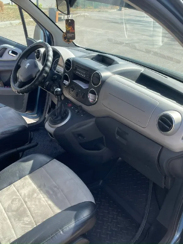 Продам peugeot партнер ( peugeot partner) год выпуска 2011 коробка передач: механическая двигатель: 1,6 турбо привод: передний пробег: 260000 км средний расход: 7 л один владелец, кондиционер, гур, подушки безопасности, центральный замок. Цена 700000₽. Телефон +79493162927 донецк
📞 Звоните: +7(949)3162927 - фотография - 6