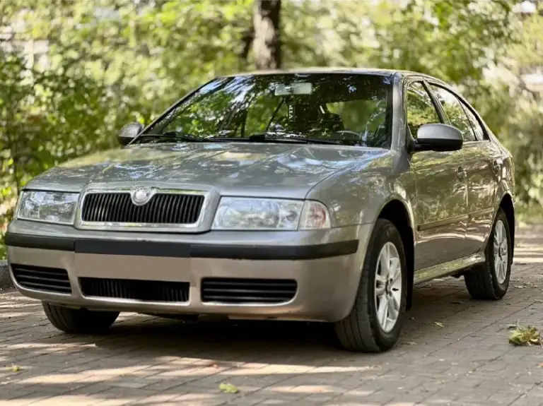 🇷🇺 Г. Донецк /макеевка.

Приветствую ваше внимание.
🚘 - В продаже skoda octavia tour.
📅 - Год выпуска: 2009
🚀 - Мотор: 1.6
📉 - Пробег: 182.000 км
⚙️ - Коробка: механическая 5-ступка
📃 - Птс оригинал 3 владельца за всю историю.

📝 - Описание: автомобиль в отличном состоянии как внешне так и технически, мотор шепчет без расхода масла, коробка в штатном режиме скоростя все на месте. Пробег оригинальный не мотаный подтверждений автотекой. Есть сервисные книжки, два комплекта ключей.
Комплектация: передние эсп, электро зеркала с обогревом, abs, передние airbag, кондиционер, обогрев заднего стекла, сигнализация центральный замок, гур.
В машине работает каждая кнопочка, кондей морозит, все расходники заменены, машина без вложений готова к эксплуатации.

💵 - Цена: 570.000 руб, торг у капота реальному покупателю. Документы чистые с зеленой историей. Автотека по запросу.
Интересующие вопросы по телефону.
Осмотр донецк/макеевка по договоренности.
☎ - ️Связь: +79494046797. - фотография - 1