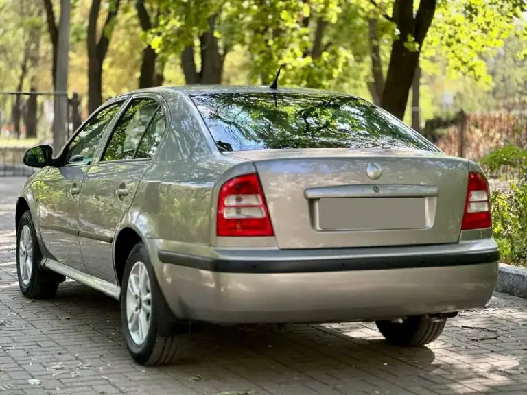 🇷🇺 Г. Донецк /макеевка.

Приветствую ваше внимание.
🚘 - В продаже skoda octavia tour.
📅 - Год выпуска: 2009
🚀 - Мотор: 1.6
📉 - Пробег: 182.000 км
⚙️ - Коробка: механическая 5-ступка
📃 - Птс оригинал 3 владельца за всю историю.

📝 - Описание: автомобиль в отличном состоянии как внешне так и технически, мотор шепчет без расхода масла, коробка в штатном режиме скоростя все на месте. Пробег оригинальный не мотаный подтверждений автотекой. Есть сервисные книжки, два комплекта ключей.
Комплектация: передние эсп, электро зеркала с обогревом, abs, передние airbag, кондиционер, обогрев заднего стекла, сигнализация центральный замок, гур.
В машине работает каждая кнопочка, кондей морозит, все расходники заменены, машина без вложений готова к эксплуатации.

💵 - Цена: 570.000 руб, торг у капота реальному покупателю. Документы чистые с зеленой историей. Автотека по запросу.
Интересующие вопросы по телефону.
Осмотр донецк/макеевка по договоренности.
☎ - ️Связь: +79494046797. - фотография - 4