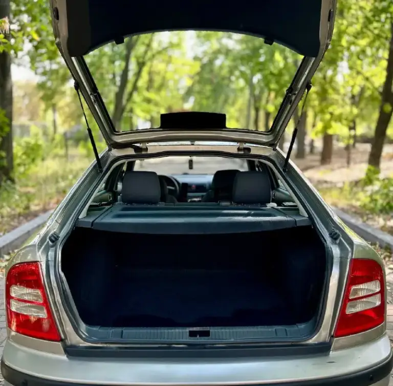🇷🇺 Г. Донецк /макеевка.

Приветствую ваше внимание.
🚘 - В продаже skoda octavia tour.
📅 - Год выпуска: 2009
🚀 - Мотор: 1.6
📉 - Пробег: 182.000 км
⚙️ - Коробка: механическая 5-ступка
📃 - Птс оригинал 3 владельца за всю историю.

📝 - Описание: автомобиль в отличном состоянии как внешне так и технически, мотор шепчет без расхода масла, коробка в штатном режиме скоростя все на месте. Пробег оригинальный не мотаный подтверждений автотекой. Есть сервисные книжки, два комплекта ключей.
Комплектация: передние эсп, электро зеркала с обогревом, abs, передние airbag, кондиционер, обогрев заднего стекла, сигнализация центральный замок, гур.
В машине работает каждая кнопочка, кондей морозит, все расходники заменены, машина без вложений готова к эксплуатации.

💵 - Цена: 570.000 руб, торг у капота реальному покупателю. Документы чистые с зеленой историей. Автотека по запросу.
Интересующие вопросы по телефону.
Осмотр донецк/макеевка по договоренности.
☎ - ️Связь: +79494046797. - фотография - 5