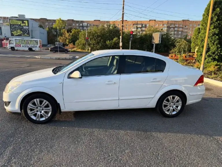 Opel astra 2007 год
Мотор 1.8 бензин на обычном автомате!
Хорошее состояние мотор работает ровно, коробка без пинков переключает плавно, ходовая не стучит, полностью обслужена.
Кузов оцинкованный коррозии нет,
Стекла все заводские включая лобовое, безопасность вся на месте,
Комплектация с климат контролем, подогревами сидений, датчик света, дождя и др.
Вложений не требует сел и поехал,
С документами полный порядок!
Цена 600 т. Р
Г. Донецк
+79493710826 - фотография - 3