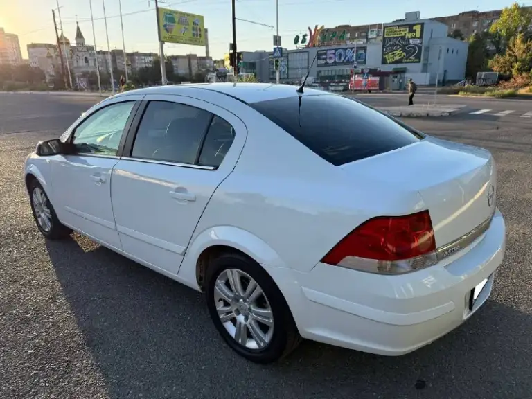 Opel astra 2007 год
Мотор 1.8 бензин на обычном автомате!
Хорошее состояние мотор работает ровно, коробка без пинков переключает плавно, ходовая не стучит, полностью обслужена.
Кузов оцинкованный коррозии нет,
Стекла все заводские включая лобовое, безопасность вся на месте,
Комплектация с климат контролем, подогревами сидений, датчик света, дождя и др.
Вложений не требует сел и поехал,
С документами полный порядок!
Цена 600 т. Р
Г. Донецк
+79493710826 - фотография - 5