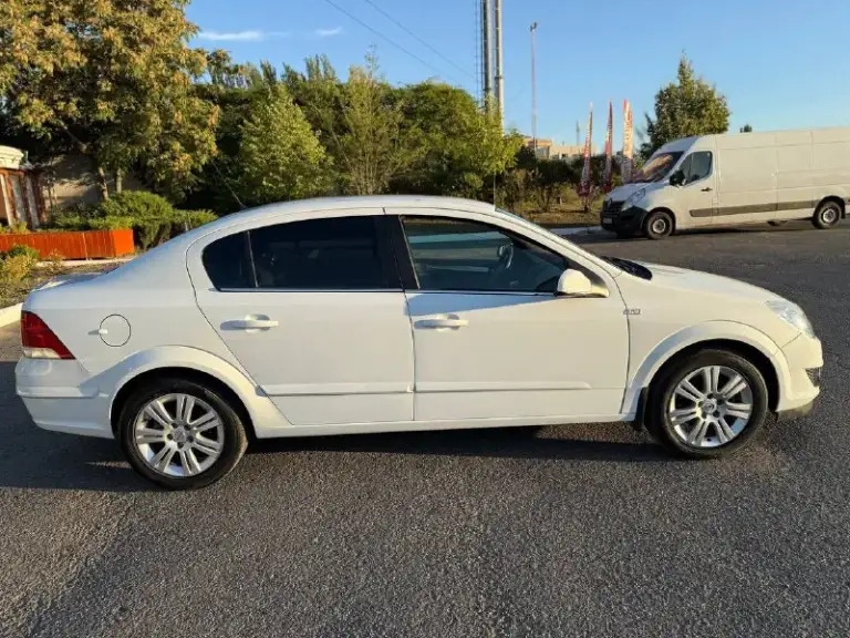 Opel astra 2007 год
Мотор 1.8 бензин на обычном автомате!
Хорошее состояние мотор работает ровно, коробка без пинков переключает плавно, ходовая не стучит, полностью обслужена.
Кузов оцинкованный коррозии нет,
Стекла все заводские включая лобовое, безопасность вся на месте,
Комплектация с климат контролем, подогревами сидений, датчик света, дождя и др.
Вложений не требует сел и поехал,
С документами полный порядок!
Цена 600 т. Р
Г. Донецк
+79493710826 - фотография - 6