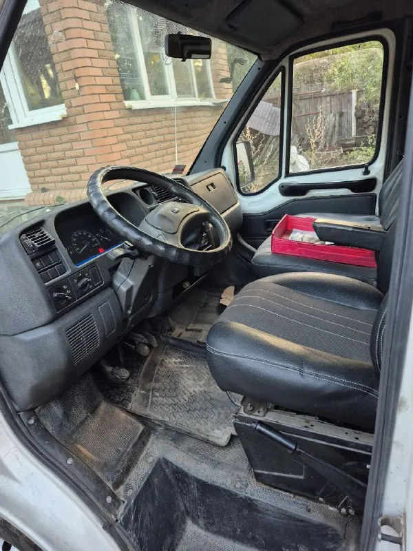 Продам личный автомобиль, fiat ducato, 1.9 td, 1999 года рождения. По документам грузопассажирский 6+1 категория b, двигатель французский пежо один из надёжнейших, после капитального ремонта прошёл 40 тыс. , топливный насос после ремонта, новая рейка. Стоит подогрев двигателя на 220в. Коробка на 5. Днище и кузов поварено. Последнии лет 20 в одних хозяйских руках. Имеется второй ряд сидений от boeing 747.
Вложений не требует, салярку нюхает. Доедет куда угодно. Отвечу на любые вопросы и за каждое слово.
Цену вижу 490000 тыр, в машину вложено много сил и средств, торг присутствует.
Звоните +79493301540, владимир.
Авто в донецке. - фотография - 4