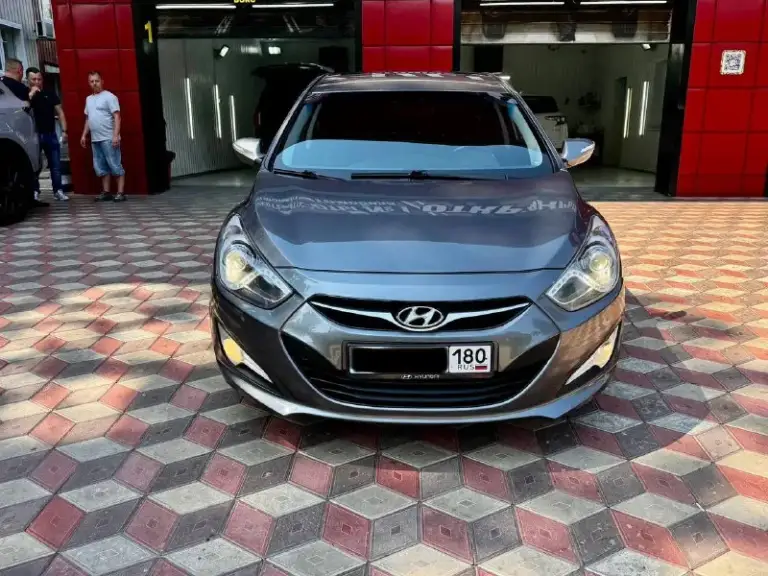 Hyundai i40 2014 г.
Двигатель 2.0 150.лс бензин.
Автомат 6 ступенчатый.
Продаю свою машину!
Состояние отличное для своих лет.
Гаражное и бережное хранение.
Полностью вся обслужена все наряды
Самая полная максимальная комплектация.
2 Комплекта ключей, сервисные книжки.
Подогрев сидений, двухзонный климат контроль. Подогрев руля круизконтроль.
Электронный ручник, лепестки на руле. Спорт режим.
Полный электропакет.
Адаптация освещения фар. Мультируль.
Двигатель 2.0 атмосфера бензин.
Коробка передач автомат обычный.
Очень удобный экономный все работает.
Корейской сборки надежный комфортабельный.

Автомобиль в идеальном состоянии.
Цена. 1 100 000 руб. Телефон +7 949 513 22 29 вячеслав. - фотография - 1