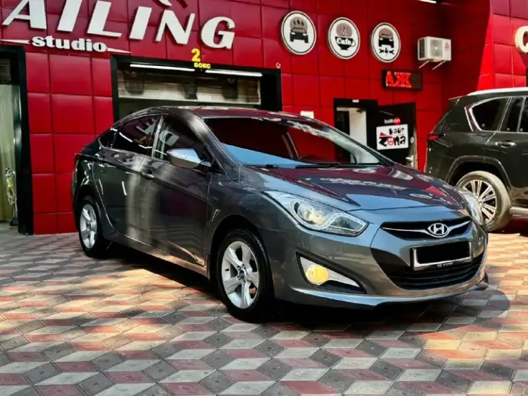 Hyundai i40 2014 г.
Двигатель 2.0 150.лс бензин.
Автомат 6 ступенчатый.
Продаю свою машину!
Состояние отличное для своих лет.
Гаражное и бережное хранение.
Полностью вся обслужена все наряды
Самая полная максимальная комплектация.
2 Комплекта ключей, сервисные книжки.
Подогрев сидений, двухзонный климат контроль. Подогрев руля круизконтроль.
Электронный ручник, лепестки на руле. Спорт режим.
Полный электропакет.
Адаптация освещения фар. Мультируль.
Двигатель 2.0 атмосфера бензин.
Коробка передач автомат обычный.
Очень удобный экономный все работает.
Корейской сборки надежный комфортабельный.

Автомобиль в идеальном состоянии.
Цена. 1 100 000 руб. Телефон +7 949 513 22 29 вячеслав. - фотография - 3