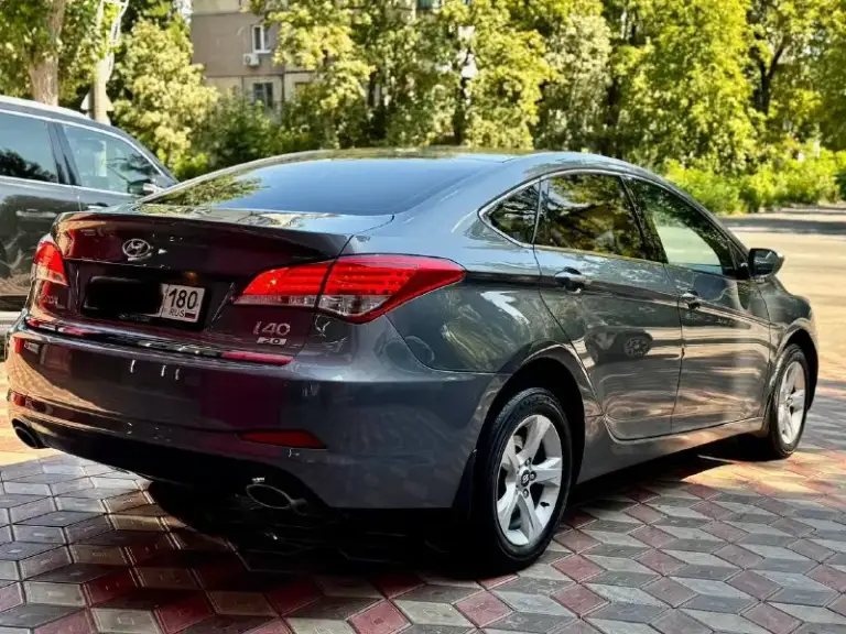 Hyundai i40 2014 г.
Двигатель 2.0 150.лс бензин.
Автомат 6 ступенчатый.
Продаю свою машину!
Состояние отличное для своих лет.
Гаражное и бережное хранение.
Полностью вся обслужена все наряды
Самая полная максимальная комплектация.
2 Комплекта ключей, сервисные книжки.
Подогрев сидений, двухзонный климат контроль. Подогрев руля круизконтроль.
Электронный ручник, лепестки на руле. Спорт режим.
Полный электропакет.
Адаптация освещения фар. Мультируль.
Двигатель 2.0 атмосфера бензин.
Коробка передач автомат обычный.
Очень удобный экономный все работает.
Корейской сборки надежный комфортабельный.

Автомобиль в идеальном состоянии.
Цена. 1 100 000 руб. Телефон +7 949 513 22 29 вячеслав. - фотография - 7