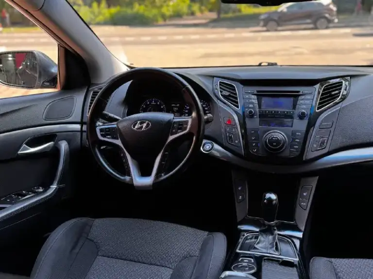 Hyundai i40 2014 г.
Двигатель 2.0 150.лс бензин.
Автомат 6 ступенчатый.
Продаю свою машину!
Состояние отличное для своих лет.
Гаражное и бережное хранение.
Полностью вся обслужена все наряды
Самая полная максимальная комплектация.
2 Комплекта ключей, сервисные книжки.
Подогрев сидений, двухзонный климат контроль. Подогрев руля круизконтроль.
Электронный ручник, лепестки на руле. Спорт режим.
Полный электропакет.
Адаптация освещения фар. Мультируль.
Двигатель 2.0 атмосфера бензин.
Коробка передач автомат обычный.
Очень удобный экономный все работает.
Корейской сборки надежный комфортабельный.

Автомобиль в идеальном состоянии.
Цена. 1 100 000 руб. Телефон +7 949 513 22 29 вячеслав. - фотография - 9