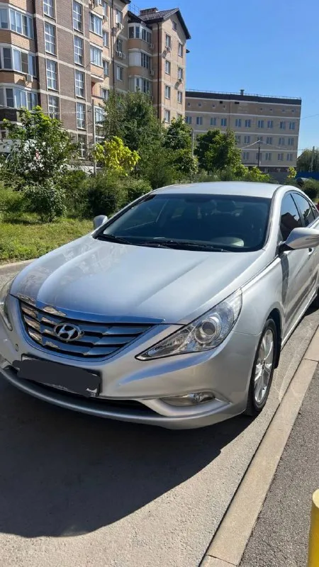 Продам hyundai sonata 2011 года выпуска.
Хозяин 1, документы в порядке.
Просмотр возможен в г. Ростов-на-дону (по необходимости можем пригнать в донецк, днр)
Обращаться по тел. :
+79494512062, 89770165706

Пробег, км: 160 000
Поколение: vi (2009-2014)
Тип двигателя: бензин
Привод: передний
Мощность, л. С. : 178
Модификация: 2.4 ат (178 л. С. )
Руль: левый
Цвет: серый
Тип автомобиля: с пробегом
Состояние: не битый
Птс: оригинал
Владельцев по птс: 1
Обмен: не интересует
****

Просмотр возможен в г. Ростов-на-дону, по необходимости пригон в донецк
Стоимость 1150000 руб 💰 - фотография - 2