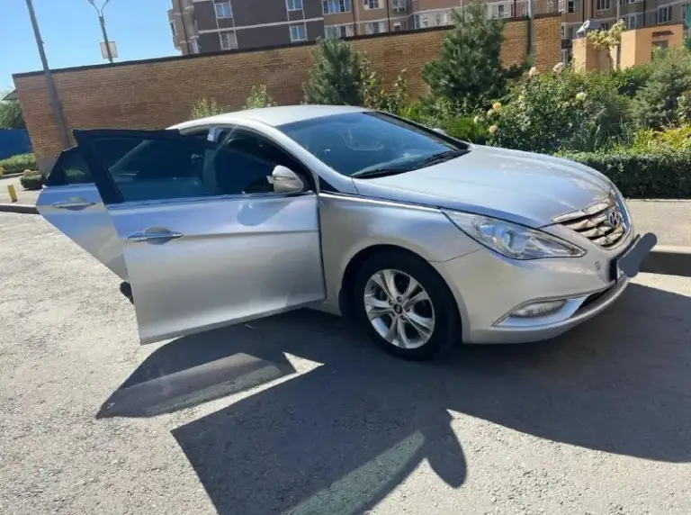 Продам hyundai sonata 2011 года выпуска.
Хозяин 1, документы в порядке.
Просмотр возможен в г. Ростов-на-дону (по необходимости можем пригнать в донецк, днр)
Обращаться по тел. :
+79494512062, 89770165706

Пробег, км: 160 000
Поколение: vi (2009-2014)
Тип двигателя: бензин
Привод: передний
Мощность, л. С. : 178
Модификация: 2.4 ат (178 л. С. )
Руль: левый
Цвет: серый
Тип автомобиля: с пробегом
Состояние: не битый
Птс: оригинал
Владельцев по птс: 1
Обмен: не интересует
****

Просмотр возможен в г. Ростов-на-дону, по необходимости пригон в донецк
Стоимость 1150000 руб 💰 - фотография - 3
