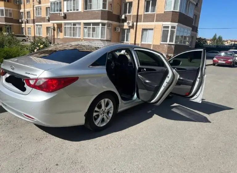 Продам hyundai sonata 2011 года выпуска.
Хозяин 1, документы в порядке.
Просмотр возможен в г. Ростов-на-дону (по необходимости можем пригнать в донецк, днр)
Обращаться по тел. :
+79494512062, 89770165706

Пробег, км: 160 000
Поколение: vi (2009-2014)
Тип двигателя: бензин
Привод: передний
Мощность, л. С. : 178
Модификация: 2.4 ат (178 л. С. )
Руль: левый
Цвет: серый
Тип автомобиля: с пробегом
Состояние: не битый
Птс: оригинал
Владельцев по птс: 1
Обмен: не интересует
****

Просмотр возможен в г. Ростов-на-дону, по необходимости пригон в донецк
Стоимость 1150000 руб 💰 - фотография - 5