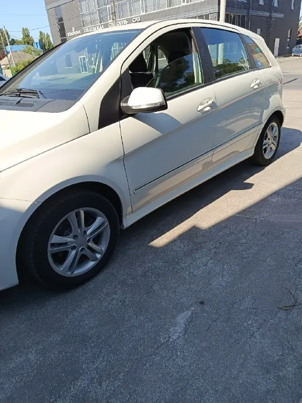 Продам mercedes b-class
Год 2010
Двигатель 1.7
Пробег 104 тыс (оригинальный)
Кпп автомат
Автомобиль в идеальном состоянии, без ржавчины и гнили, салон в идеальном состоянии, всё остекление родное включая лобовое, два комплекта резины, редкий экземпляр с таким пробегом и в таком состоянии, автомобиль достоин вашего внимания.
Комплектация:abs, airbag, кондиционер, круиз контроль, датчики дождя и света, подогрев сидений, полный эл. Пакет, парк троники передний задний, хорошая магнитола с камерой заднего вида.
Юридически чистая, могу присутствовать при переоформлении в мрео
Осмотр макеевка
Цена 1млн. Торг уместен
Тел +79493179960
Телеграм +79493179960
📞 Звоните: +7(949)3179960 - фотография - 3