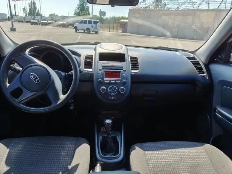 В продаже kia soul 2012 года выпуска! Опрятное ухоженное авто никогда не подводила! В машине никогда не курили покупалась в автосалоне, машина в одной семье, я 1 один хозяин, собственник в дтп никогда не участвовала любые проверки при переоформлении будете первым в птс установлена сигнализация 2 комплекта резины, зима-лето никаких нареканий по технике! Машина сел поехал, без каких либо вложений мотор 1.6 (бензин) - 130 л. С, масло не расходует совсем! Мкпп 6-ступеней заменены все масла фильтра, расходники у авто хороший клиренс приятная хорошая музыка 4 стеклоподъемника эргономичный салон цена за данное авто - 870р торг реальному покупателю более подробно ответить на вопросы по авто могу по номеру - +79495141195
📞 Звоните: +7(949)5141195 - фотография - 4