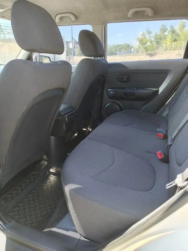 В продаже kia soul 2012 года выпуска! Опрятное ухоженное авто никогда не подводила! В машине никогда не курили покупалась в автосалоне, машина в одной семье, я 1 один хозяин, собственник в дтп никогда не участвовала любые проверки при переоформлении будете первым в птс установлена сигнализация 2 комплекта резины, зима-лето никаких нареканий по технике! Машина сел поехал, без каких либо вложений мотор 1.6 (бензин) - 130 л. С, масло не расходует совсем! Мкпп 6-ступеней заменены все масла фильтра, расходники у авто хороший клиренс приятная хорошая музыка 4 стеклоподъемника эргономичный салон цена за данное авто - 870р торг реальному покупателю более подробно ответить на вопросы по авто могу по номеру - +79495141195
📞 Звоните: +7(949)5141195 - фотография - 5