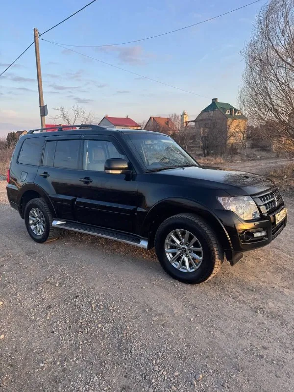 Mitsubishi pajero 2014 года
Цена авто: 2.500 000 руб.
Предлагаем вашему вниманию mitsubishi pajero последний рестайлинг. С двигателем 3 литра бензиновым. Этот автомобиль в максимальной комплектации обеспечит вам максимальный комфорт и безопасность на дороге.
Коробка передач: автомат
Фары: все led с тонированной бронепленке.
Аудиосистема: доработанная, для истинных ценителей музыки.
Салон кожа.
Состояние: автомобиль идеальное, не участвовал в дтп
2 Комплекта оригинальных дисков зима, лето.
Подробнее расскажу по телефону, звоните.
+79493069811
📲 Tg: @illandmarkll
📞 Звоните: +7(949)3069811 - фотография - 1