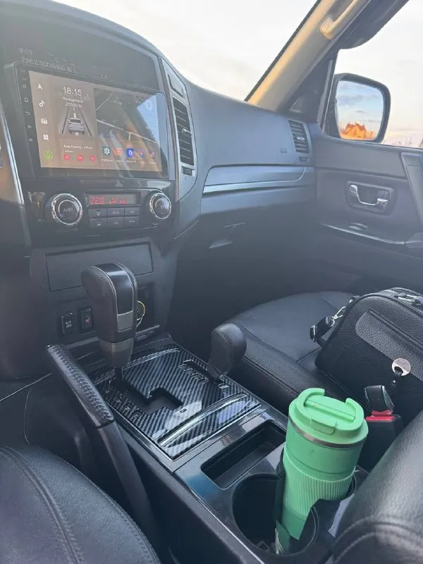 Mitsubishi pajero 2014 года
Цена авто: 2.500 000 руб.
Предлагаем вашему вниманию mitsubishi pajero последний рестайлинг. С двигателем 3 литра бензиновым. Этот автомобиль в максимальной комплектации обеспечит вам максимальный комфорт и безопасность на дороге.
Коробка передач: автомат
Фары: все led с тонированной бронепленке.
Аудиосистема: доработанная, для истинных ценителей музыки.
Салон кожа.
Состояние: автомобиль идеальное, не участвовал в дтп
2 Комплекта оригинальных дисков зима, лето.
Подробнее расскажу по телефону, звоните.
+79493069811
📲 Tg: @illandmarkll
📞 Звоните: +7(949)3069811 - фотография - 7