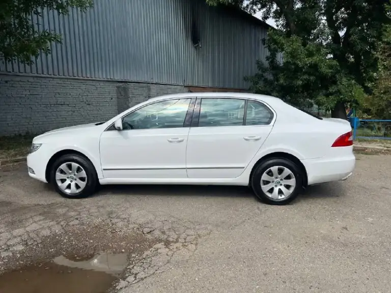 Skoda superb ll 2012г.
1.8 152Л. - обслужен! Работает без нареканий.
Акпп - классический автомат работает отлично, без пинков.
Кузов без ржавчины где либо. Салон комбинированный, с подогревом всех сидений. Климат холодит, греет всё работает. Колёса r16 205/60 с отличным протектором. Ничего делать не надо!!
Сейчас в краснодаре, в конце сентября будет в макеевке. +79298154358 цена: 950000₽ - фотография - 2