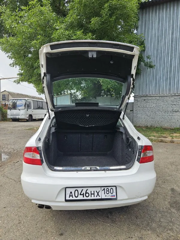Skoda superb ll 2012г.
1.8 152Л. - обслужен! Работает без нареканий.
Акпп - классический автомат работает отлично, без пинков.
Кузов без ржавчины где либо. Салон комбинированный, с подогревом всех сидений. Климат холодит, греет всё работает. Колёса r16 205/60 с отличным протектором. Ничего делать не надо!!
Сейчас в краснодаре, в конце сентября будет в макеевке. +79298154358 цена: 950000₽ - фотография - 6