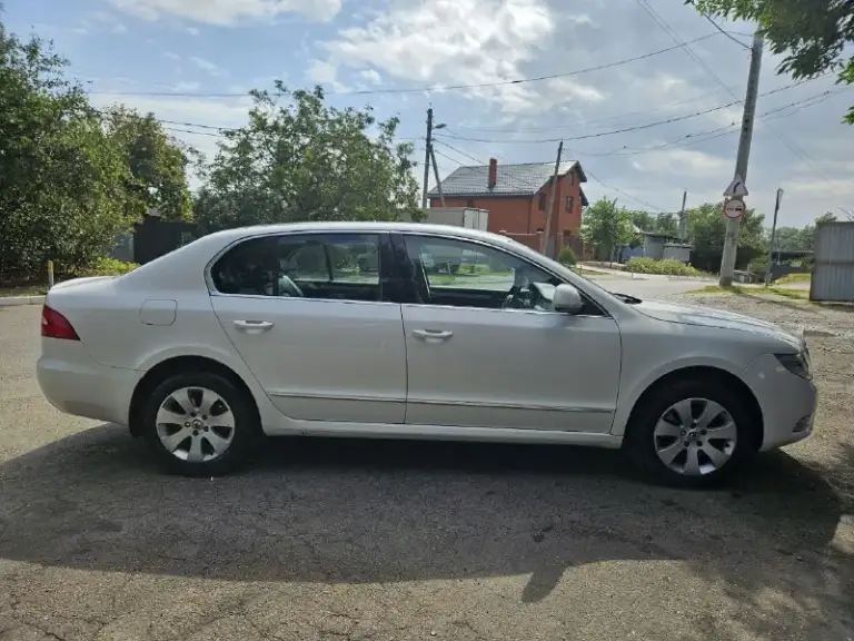 Skoda superb ll 2012г.
1.8 152Л. - обслужен! Работает без нареканий.
Акпп - классический автомат работает отлично, без пинков.
Кузов без ржавчины где либо. Салон комбинированный, с подогревом всех сидений. Климат холодит, греет всё работает. Колёса r16 205/60 с отличным протектором. Ничего делать не надо!!
Сейчас в краснодаре, в конце сентября будет в макеевке. +79298154358 цена: 950000₽ - фотография - 7