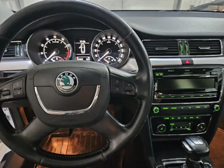 Skoda superb ll 2012г.
1.8 152Л. - обслужен! Работает без нареканий.
Акпп - классический автомат работает отлично, без пинков.
Кузов без ржавчины где либо. Салон комбинированный, с подогревом всех сидений. Климат холодит, греет всё работает. Колёса r16 205/60 с отличным протектором. Ничего делать не надо!!
Сейчас в краснодаре, в конце сентября будет в макеевке. +79298154358 цена: 950000₽ - фотография - 8