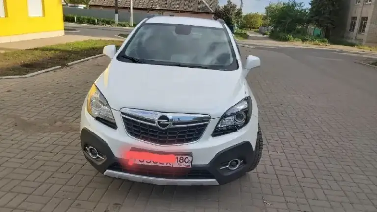 Продам opel mokka 2013 г. В. 1.4 бензин, в отличном состоянии. Комплектация cosmo. Надёжный цепной двигатель 140 л. С. С беспроблемной шестиступенчатой акпп, не робот и не вариатор. Передний привод. Два собственника. Родной пробег 123000 км. В дтп авто не участвовало. Практически вся в родной краске. Дно авто как новое. По комплектации: электроусилитель руля, подогрев форсунок омывателя, передних сидений, боковых зеркал, заднего стекла, руля, кондиционер, круиз-контроль, центральный замок, электрорегулировка и складывание зеркал, 4 стеклоподъёмника с автодоводчиком, парктроники передние и задние, камера заднего вида, датчики света и дождя. Цена 1435000 руб. Небольшой торг у капота. +79493691944.
📞 Звоните: +7(949)3691944 - фотография - 1