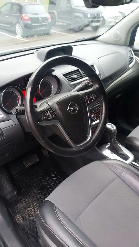 Продам opel mokka 2013 г. В. 1.4 бензин, в отличном состоянии. Комплектация cosmo. Надёжный цепной двигатель 140 л. С. С беспроблемной шестиступенчатой акпп, не робот и не вариатор. Передний привод. Два собственника. Родной пробег 123000 км. В дтп авто не участвовало. Практически вся в родной краске. Дно авто как новое. По комплектации: электроусилитель руля, подогрев форсунок омывателя, передних сидений, боковых зеркал, заднего стекла, руля, кондиционер, круиз-контроль, центральный замок, электрорегулировка и складывание зеркал, 4 стеклоподъёмника с автодоводчиком, парктроники передние и задние, камера заднего вида, датчики света и дождя. Цена 1435000 руб. Небольшой торг у капота. +79493691944.
📞 Звоните: +7(949)3691944 - фотография - 5