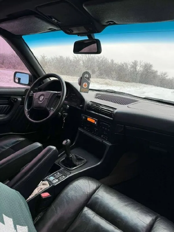 Продаем bmw 1993г.
В хорошем состоянии, обслуживалась вовремя, нужно подладить сцепление. Дизельное топливо, кожаный салон.
Регистрация лнр, связь с владельцем по стс потеряна.
Г. Макеевка червоногвардейский район.
250Тыс. Торг
Подробнее по +7949 332 53 96
📲 Tg: @alenkakay
📞 Звоните: +7(949)3325396 - фотография - 5