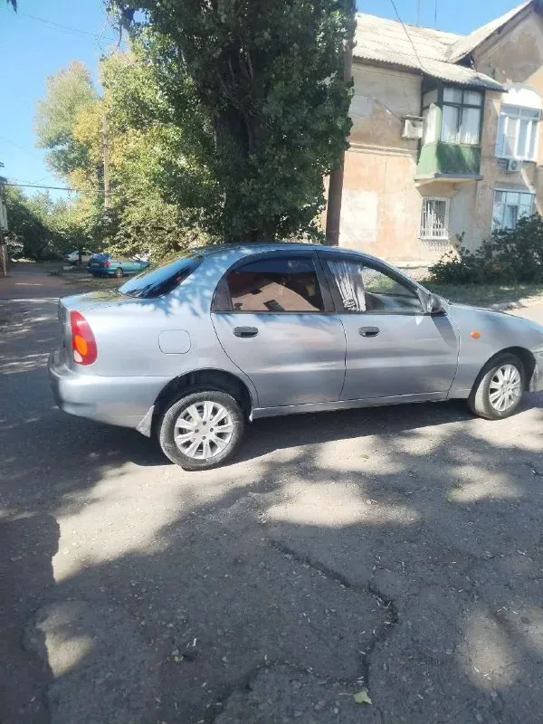 Продам заз шанс ( тот же ланос)( обьем двигателя 1,5) 2010г. Автомобиль полной комплектации ( все работает) цена: 375 000 рублей (торг уместен). Характеристики: - двигатель: 1.5 л. - кпп: механическая. - пробег: 114 000 комплектация: -гидроусилитель руля. - airbag. - кондиционер ( рабочий). - 2 стеклоподъемника ( передние). - сигнализация двухсторонняя с автозапуском -музыка состояние: - кузов без коррозии: арки, пороги, дно — заводские. - технически исправен, регулярное то. Ремень грм, масла, фильтра все перебрано. Комплект зимних шин. Документы: - чистые (без штрафов/ограничений). - переоформление в мрео г. Макеевка. Контакты: - телефон: +79493178606 ( телеграмм) - город: макеевка.
📞 Звоните: +7(949)3178606 - фотография - 4