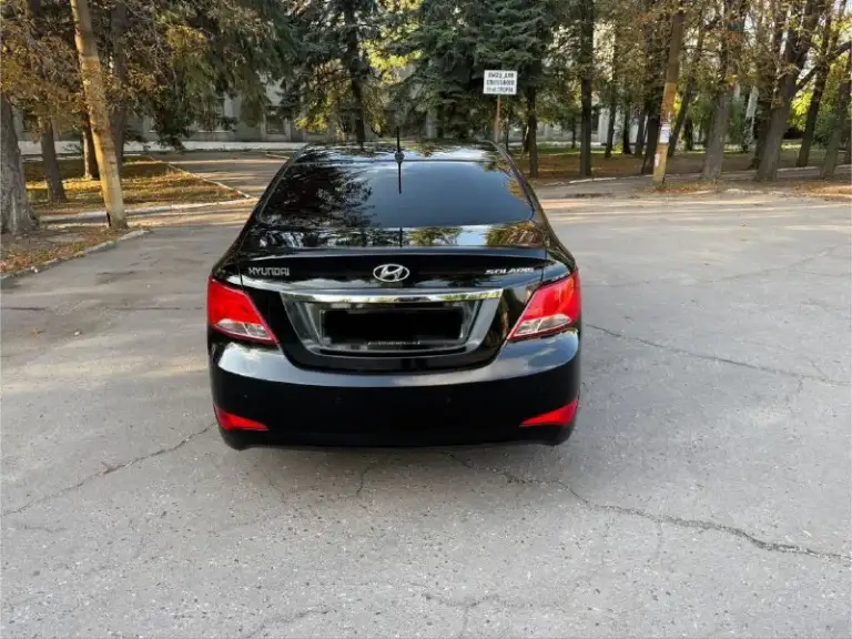 Hyundai solaris 2015г 1.6 автомат рестайлинг 130т пробег, состояние отличное, вся обслужено, в хорошей комплектации с климатом подогревом сидений и руля, громкой связью на руле,2 комплекта ключей и зимняя резина. Осмотр донецк. Цена 1мл р. +79494961061 - фотография - 4
