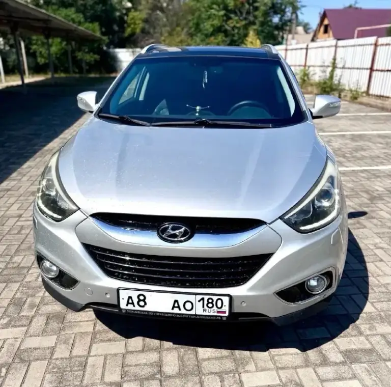 Продажа hyundai ix35 2014 рестайлинг.
Двигатель 2.0 бензин, . Полный привод.
Пробег 183 тыс. Км. Автомобиль полностью обслужен.
Максимальная комплектация. Полный зимний пакет – подогрев зеркал, руля, передних и задних сидений, обогрев заднего и лобового стекла. Панорама, кожаный салон, кожаный мультируль, климат-контроль, бесключевой доступ, кнопка start/stop, передние
И задние парктроники, электрорегулировка и складывание зеркал, помощь при спуске, система esp, круиз-контроль, датчики света и дождя, штатная аудио-система с 6 колонками и сабвуфером, usb, aux, bluetooth, навигация, диски r18.
Юридически чистый автомобиль, находится в г. Донецк. Продажа от собственника.
Цена 1 450 000, возможен торг.
+7(949) 315-71-61
📞 Звоните: +7(949)3157161 - фотография - 2