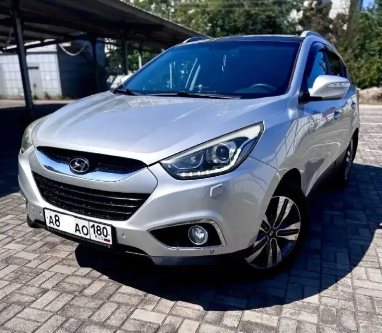 Продажа hyundai ix35 2014 рестайлинг.
Двигатель 2.0 бензин, . Полный привод.
Пробег 183 тыс. Км. Автомобиль полностью обслужен.
Максимальная комплектация. Полный зимний пакет – подогрев зеркал, руля, передних и задних сидений, обогрев заднего и лобового стекла. Панорама, кожаный салон, кожаный мультируль, климат-контроль, бесключевой доступ, кнопка start/stop, передние
И задние парктроники, электрорегулировка и складывание зеркал, помощь при спуске, система esp, круиз-контроль, датчики света и дождя, штатная аудио-система с 6 колонками и сабвуфером, usb, aux, bluetooth, навигация, диски r18.
Юридически чистый автомобиль, находится в г. Донецк. Продажа от собственника.
Цена 1 450 000, возможен торг.
+7(949) 315-71-61
📞 Звоните: +7(949)3157161 - фотография - 3