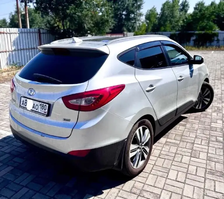 Продажа hyundai ix35 2014 рестайлинг.
Двигатель 2.0 бензин, . Полный привод.
Пробег 183 тыс. Км. Автомобиль полностью обслужен.
Максимальная комплектация. Полный зимний пакет – подогрев зеркал, руля, передних и задних сидений, обогрев заднего и лобового стекла. Панорама, кожаный салон, кожаный мультируль, климат-контроль, бесключевой доступ, кнопка start/stop, передние
И задние парктроники, электрорегулировка и складывание зеркал, помощь при спуске, система esp, круиз-контроль, датчики света и дождя, штатная аудио-система с 6 колонками и сабвуфером, usb, aux, bluetooth, навигация, диски r18.
Юридически чистый автомобиль, находится в г. Донецк. Продажа от собственника.
Цена 1 450 000, возможен торг.
+7(949) 315-71-61
📞 Звоните: +7(949)3157161 - фотография - 4