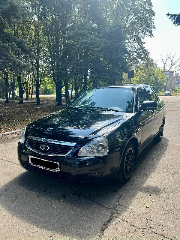Продам ваз priora в красивом черном цвете. 2010 года выпуска. Оригинальный пробег 155.000 км. С такой историей таких авто практически не осталось. Автотека зелёная. Оригинальный птс. 2 хозяина. Без дтп. Без расчетов и выплат. Все железо родное не снималось не крутилось. Стекла родные включая лобовое. Кузов красивый ровный как на фото, после полной полировки. Без гнили и рыжиков. Стаканы, пороги, кармашки, дно все целое. Комплектация: эру, передние стеклоподъемники, абс, электро привод зеркал, кондиционер работает холодит, сигнализация с авто запуском, шикарная музыка с усилком. Салон чистый опрятный, без запахов, рванья и прочего. Новая резина, на литых красивых дисках. Двигатель без нареканий работает ровно, не дымит, не троит. Компрессия по 14. Ошибок по электрике нет. Ходовка без стуков. Установлен новый аккумулятор. В данный момент авто не требует никаких вложений. Юридически авто чист! Цена 459.000₽ осмотр г. Макеевка +79494009981 +79490710021
📞 Звоните: +7(949)4009981 - фотография - 3