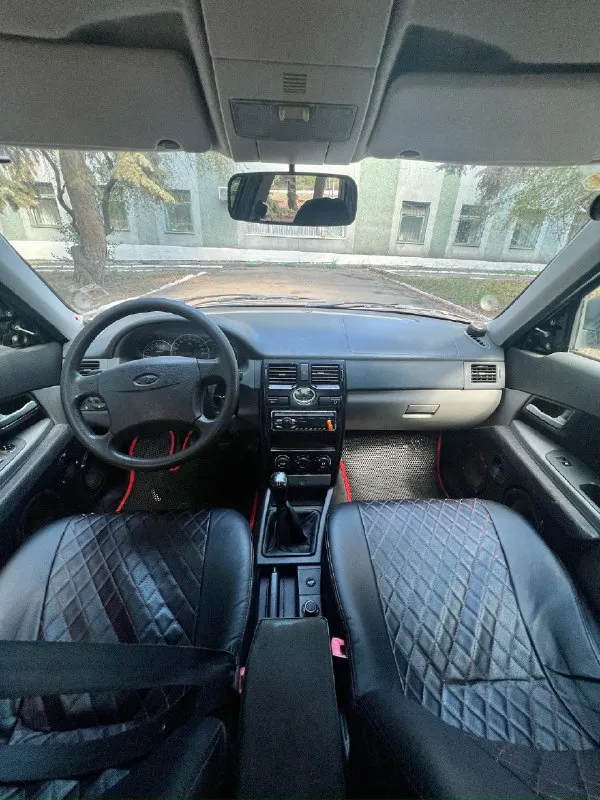Продам ваз priora в красивом черном цвете. 2010 года выпуска. Оригинальный пробег 155.000 км. С такой историей таких авто практически не осталось. Автотека зелёная. Оригинальный птс. 2 хозяина. Без дтп. Без расчетов и выплат. Все железо родное не снималось не крутилось. Стекла родные включая лобовое. Кузов красивый ровный как на фото, после полной полировки. Без гнили и рыжиков. Стаканы, пороги, кармашки, дно все целое. Комплектация: эру, передние стеклоподъемники, абс, электро привод зеркал, кондиционер работает холодит, сигнализация с авто запуском, шикарная музыка с усилком. Салон чистый опрятный, без запахов, рванья и прочего. Новая резина, на литых красивых дисках. Двигатель без нареканий работает ровно, не дымит, не троит. Компрессия по 14. Ошибок по электрике нет. Ходовка без стуков. Установлен новый аккумулятор. В данный момент авто не требует никаких вложений. Юридически авто чист! Цена 459.000₽ осмотр г. Макеевка +79494009981 +79490710021
📞 Звоните: +7(949)4009981 - фотография - 8
