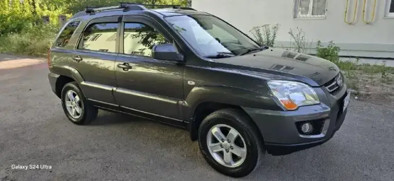 Продам kia спортейдж 2010г. (рейстайлинг) машина не битая не крашена родной пробег 153тыс. Автотека зелёная. Двигатель 2.0л передней приводной. Мкпп ( механика) автомобиль никаких вложений не требует. Очень надежный и комфортный автомобиль есть абсолютно все для комфортного вождения. Комплектация: ▫️климат контроль ▫️гур ▫️абс ▫️4 электро подъёмника ▫️электро зеркала ▫️парктроник ▫️камера и регистратор ▫️сигнализация ▫️датчик света и многое другое звоните спрашивайте!! Цена:1.040000₽ номер телефона: +79494999745
📞 Звоните: +7(949)4999745 - фотография - 2