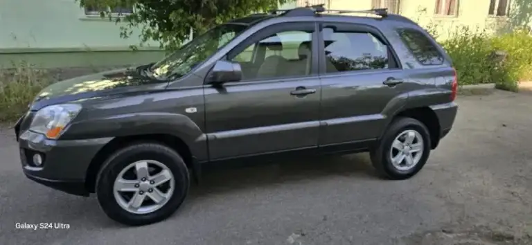 Продам kia спортейдж 2010г. (рейстайлинг) машина не битая не крашена родной пробег 153тыс. Автотека зелёная. Двигатель 2.0л передней приводной. Мкпп ( механика) автомобиль никаких вложений не требует. Очень надежный и комфортный автомобиль есть абсолютно все для комфортного вождения. Комплектация: ▫️климат контроль ▫️гур ▫️абс ▫️4 электро подъёмника ▫️электро зеркала ▫️парктроник ▫️камера и регистратор ▫️сигнализация ▫️датчик света и многое другое звоните спрашивайте!! Цена:1.040000₽ номер телефона: +79494999745
📞 Звоните: +7(949)4999745 - фотография - 3