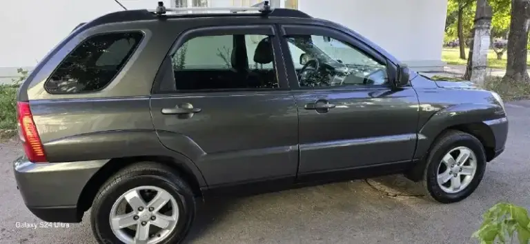 Продам kia спортейдж 2010г. (рейстайлинг) машина не битая не крашена родной пробег 153тыс. Автотека зелёная. Двигатель 2.0л передней приводной. Мкпп ( механика) автомобиль никаких вложений не требует. Очень надежный и комфортный автомобиль есть абсолютно все для комфортного вождения. Комплектация: ▫️климат контроль ▫️гур ▫️абс ▫️4 электро подъёмника ▫️электро зеркала ▫️парктроник ▫️камера и регистратор ▫️сигнализация ▫️датчик света и многое другое звоните спрашивайте!! Цена:1.040000₽ номер телефона: +79494999745
📞 Звоните: +7(949)4999745 - фотография - 4