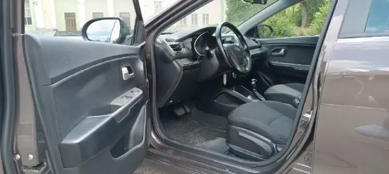 🚗 Продается kia рио 2016 года выпуска
✨ Цвет: шоколадный
  🚙 Пробег: 90,000 км
👌 Состояние: идеальное
  🔧 Технические характеристики:  - # : цепной, 1.6 л, мощность 123 л. С, масло не берет
  - Коробка передач: работает без пинков и задержек, переключает плавно
🛋️ Салон: в идеальном состоянии, сделана шумоизоляция между салоном и мотором 
🌞 Дополнительно: новая летняя резина  🔥 дополнительные функции: подогрев руля, подогрев лобового стекла, подогрев сидений 
Цена: 1.200.000р.
📞 Для подробностей звоните: +79493575909
📲 Tg: екатерина
📞 +7(949)3575909
📲 Tg: екатерина
📞 Звоните: +7(949)3575909 - фотография - 3
