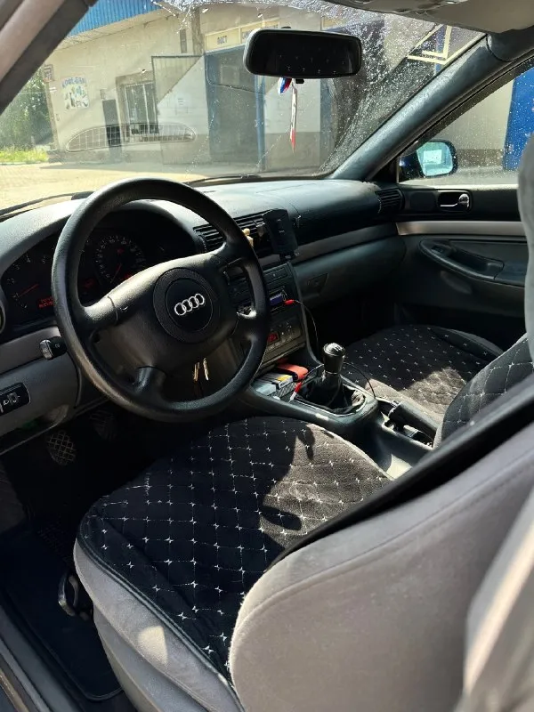 Продам audi a4 b5 рестайлинг 1.6mpi 1999 г. В.
Осмотр г. Донецк.
Пробег: 280000
Машина пригнана с германии в 2021 году.
Обслужена по технике полностью, вырезан катализатор, прошита на евро2 сделан stage1, + отключен клапан evap и egr.
Ходовая перебрана, коробка механика 5-ти ступка обслужена, заменён комплект сцепления.
Климат работает без нареканий, отремонтированный прошлым летом компрессор кондиционера.
Заменены тормозные диски в круг, передние суппорта перебраны, задние заменены на новые.
Установлены bi-led модули свет шикарный.
Перетянут потолок и дверные карты, сиденья не продавленные в отличном состоянии.
Присутствуют временные нюансы по кузову, критичного ничего.
2 Комплекта резины зима-лето.
Установлена сигнализация пандора с автозапуском с телефона.
Так же отдам новые запчасти.
Цена: 420.000 тыс. Торг у капота.
+79493679161
📞 Звоните: +7(949)3679161 - фотография - 5
