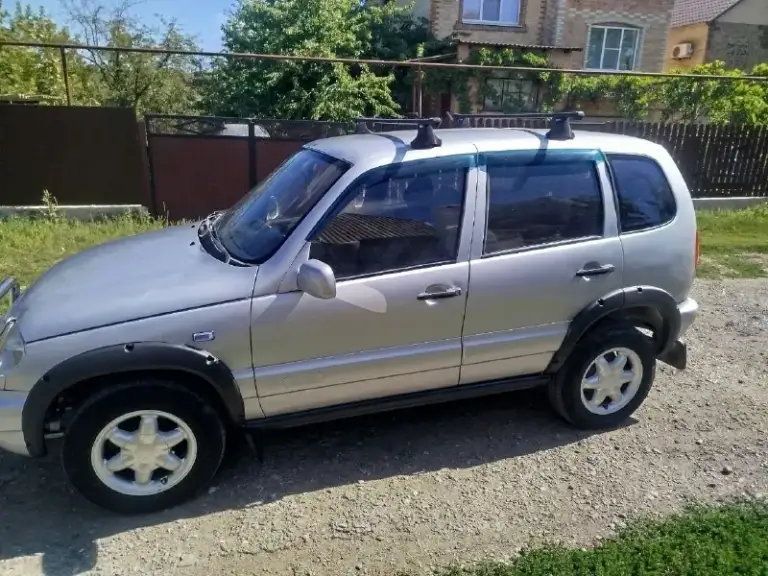 🚗 Продам автомобиль chevrolet niva(нива шевроле)
1 Хозяин!!!
▶️ Год выпуска: 2005 г. В.
▶️ Пробег: 140.000 км.
Подтверждён автотекой!!!
▶️ Объём двигателя: 1.7 мт 8 клапанный 80л. С.
ℹ️ описание:
✅ Автомобиль хорошем техническом состоянии.
✅ Двигатель, кпп на отлично.
Ходовая отрабатывает на 100 %
✅ Хороший цвет снежная королева
✅ Салон чистый, ухоженный.
• Есп 2
• Гур
-Подогрев заднего стекла
-Подогрев зеркал
Регулировка зеркал
Музыка
Центральный замок с брелка
Полка в багажнике(дерево)
Все стекла родные!!!
Лобовое родное, без сколов и трещин!!!
Без дтп!!!
По технике авто без вопросов!!!
Работает всё!!!
Предоставляю видео обзор автомобиля по требованию!

🏛 Юридически автомобиль чист, никаких штрафов и запретов!

💰 Цена: 350.000 рублей торг возможен на месте(без торга есть резина всесезонка в подарок)
🏢 Осмотр: г. Амвросиевка.
Возможна доставка в любом направлении!!!
☎ Телефон для связи: +79493391770 звоните, пишите!!!телефон работает всегда. ..!!!!
На номере телеграмм, вацап - фотография - 2