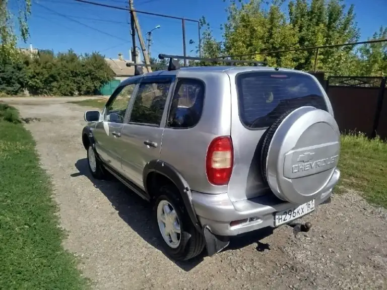 🚗 Продам автомобиль chevrolet niva(нива шевроле)
1 Хозяин!!!
▶️ Год выпуска: 2005 г. В.
▶️ Пробег: 140.000 км.
Подтверждён автотекой!!!
▶️ Объём двигателя: 1.7 мт 8 клапанный 80л. С.
ℹ️ описание:
✅ Автомобиль хорошем техническом состоянии.
✅ Двигатель, кпп на отлично.
Ходовая отрабатывает на 100 %
✅ Хороший цвет снежная королева
✅ Салон чистый, ухоженный.
• Есп 2
• Гур
-Подогрев заднего стекла
-Подогрев зеркал
Регулировка зеркал
Музыка
Центральный замок с брелка
Полка в багажнике(дерево)
Все стекла родные!!!
Лобовое родное, без сколов и трещин!!!
Без дтп!!!
По технике авто без вопросов!!!
Работает всё!!!
Предоставляю видео обзор автомобиля по требованию!

🏛 Юридически автомобиль чист, никаких штрафов и запретов!

💰 Цена: 350.000 рублей торг возможен на месте(без торга есть резина всесезонка в подарок)
🏢 Осмотр: г. Амвросиевка.
Возможна доставка в любом направлении!!!
☎ Телефон для связи: +79493391770 звоните, пишите!!!телефон работает всегда. ..!!!!
На номере телеграмм, вацап - фотография - 4