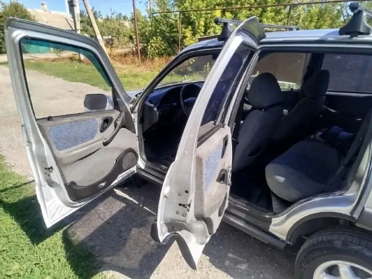 🚗 Продам автомобиль chevrolet niva(нива шевроле)
1 Хозяин!!!
▶️ Год выпуска: 2005 г. В.
▶️ Пробег: 140.000 км.
Подтверждён автотекой!!!
▶️ Объём двигателя: 1.7 мт 8 клапанный 80л. С.
ℹ️ описание:
✅ Автомобиль хорошем техническом состоянии.
✅ Двигатель, кпп на отлично.
Ходовая отрабатывает на 100 %
✅ Хороший цвет снежная королева
✅ Салон чистый, ухоженный.
• Есп 2
• Гур
-Подогрев заднего стекла
-Подогрев зеркал
Регулировка зеркал
Музыка
Центральный замок с брелка
Полка в багажнике(дерево)
Все стекла родные!!!
Лобовое родное, без сколов и трещин!!!
Без дтп!!!
По технике авто без вопросов!!!
Работает всё!!!
Предоставляю видео обзор автомобиля по требованию!

🏛 Юридически автомобиль чист, никаких штрафов и запретов!

💰 Цена: 350.000 рублей торг возможен на месте(без торга есть резина всесезонка в подарок)
🏢 Осмотр: г. Амвросиевка.
Возможна доставка в любом направлении!!!
☎ Телефон для связи: +79493391770 звоните, пишите!!!телефон работает всегда. ..!!!!
На номере телеграмм, вацап - фотография - 6