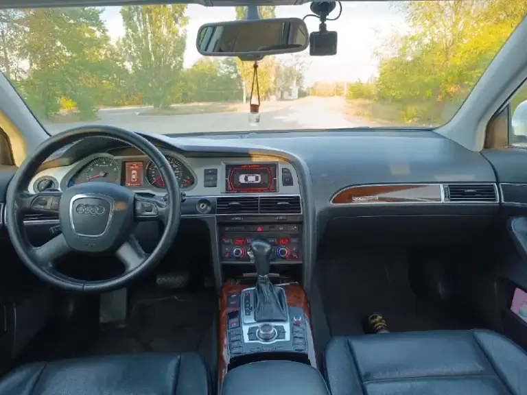 Продам audi а6с6 2.8 fsi 2008 год выпуска 215000 км пробега в хорошем состоянии без вложений два собственника бралась у дилера в ростове максимальная комплектация все вопросы по телефону+79591247637 осмотр г брянка 1700000₽ торг.
📞 Звоните: +7(959)1247637 - фотография - 6