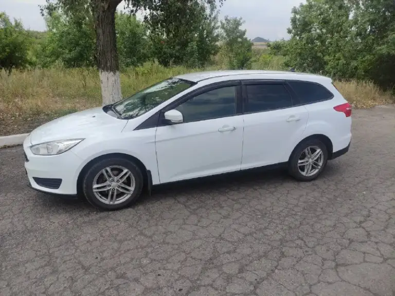 Продам ford фокус iii (рестайлинг ) универсал 2018г. Механика 1.6, 105л. С. Кондиционер, мульти руль, 2 электростеклоподъемниках, подогрев сидений, электрорегулировка зеркал, бортовой компьютер, подогрев лобового стекла. Пробег 251 тыс. Км. Цена 1050000 руб. Торг у капота. Г. Кировское +79493516844
📞 Звоните: +7(949)3516844 - фотография - 2