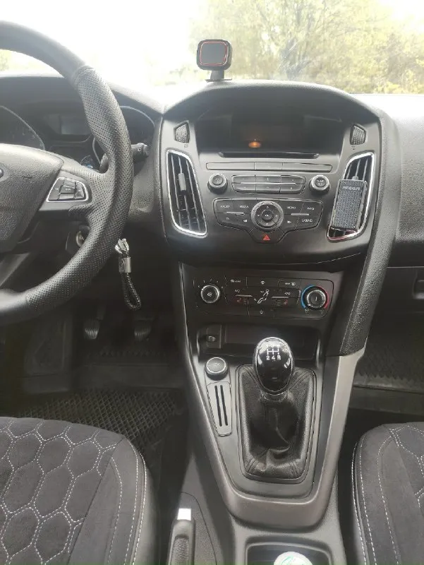Продам ford фокус iii (рестайлинг ) универсал 2018г. Механика 1.6, 105л. С. Кондиционер, мульти руль, 2 электростеклоподъемниках, подогрев сидений, электрорегулировка зеркал, бортовой компьютер, подогрев лобового стекла. Пробег 251 тыс. Км. Цена 1050000 руб. Торг у капота. Г. Кировское +79493516844
📞 Звоните: +7(949)3516844 - фотография - 9