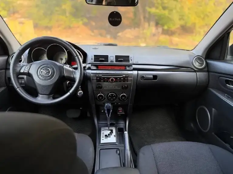 Продам mazda 3, 2007 года выпуска, в хорошем состоянии
❗️Пробег — 155000 км
❗️Двигатель 1.6, не троит, не дымит, работает ровно, масло не ест, тянет отлично.
❗️Коробка автомат работает отлично, без пинков и задержек.
❗️Ходовая часть полностью перебрана, все что нужно было заменить заменили, включая все стойки, опоры и опорные подшипиники, в июне 2025 года. Обслуживалась в мазда центре на ильича, все данные о ремонтах есть!
❗️То своевременно, резина лето - новая, новый радиатор кондиционера, месяц назад поставили новый генератор, новый акум!
❗️По кузову есть пару рыжиков на езду не влияют!
❗️Комплектация: гур, кондиционер (заправлен, холодит) электрозеркала, музыка, подогрев передних сидений, 4 электростеклоподьемника.
❗️Салон в отличном состоянии, чистый не потёртый и не прокуренный.
❗️С документами полный порядок, на учёт станет без проблем.
💵Цена: 590 тыс. Рублей

Осмотр макеевка (гвардейка)
☎️+79497433075 - фотография - 8