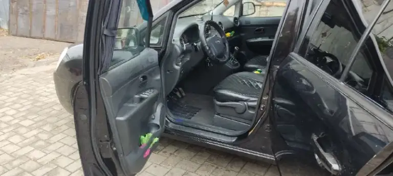 Продам kia каренс 2006г 2л бензин, кпп механика.
Машина большая комфортная, семейная.
По машине всё работает, едет шустро, мягкая подвеска не чего не стучит не гремит, всё что должно работать абсолютно всё работает, за машиной слежу обслуживание только на сто.
С сто все бумаги по выполненным работам есть в наличии, в этом году делал полный капремонт двигателя масло не берёт не грамма.
Донецк +79494772825
680Т.
📲 Tg: дмитрий
📞 Звоните: +7(949)4772825 - фотография - 8