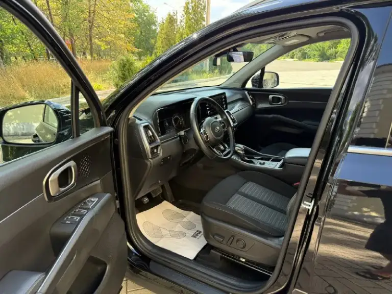 Kia sorento дилерский автомобиль☑️ 2022 год выпуска двигатель - 2.5 mpi at(179 л. С) привод - полный владельцы - 1 физ. Лицо оригинальный пробег - 40.000км комплектация - comfort автомобиль куплен и своевременно обслуживался у официального дилера, вложений не требует. Салон как новый, кузов также в идеальном состоянии, весь в заводском окрасе. Один собственник с момента покупки, бережная эксплуатация. Любые проверки с вашей стороны, на любом сто! Кто ищет свежий и целый абсолютно во всех смыслах автомобиль, приезжайте на просмотр. Остальные подробности по телефону: +7(949)482-33-82 цена: 3.650.000₽
📞 Звоните: +7(949)4823382 - фотография - 4